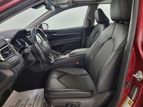 Used 2018 Toyota Camry SE w/ Moonroof Package image 14