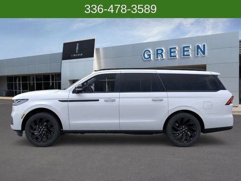 New 2026 Lincoln Navigator L Reserve w/ Jet Appearance Package AWD/4WD image 3