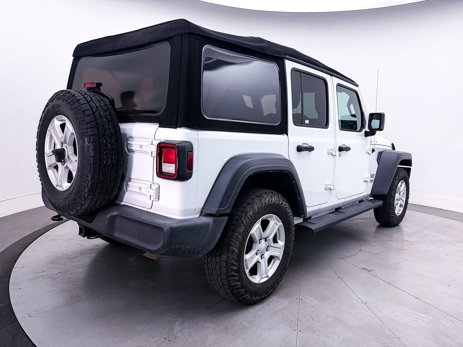Used 2018 Jeep Wrangler Unlimited Sport S AWD/4WD image 14