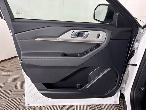 New 2026 Ford Explorer Active w/ Active Comfort Package RWD image 17