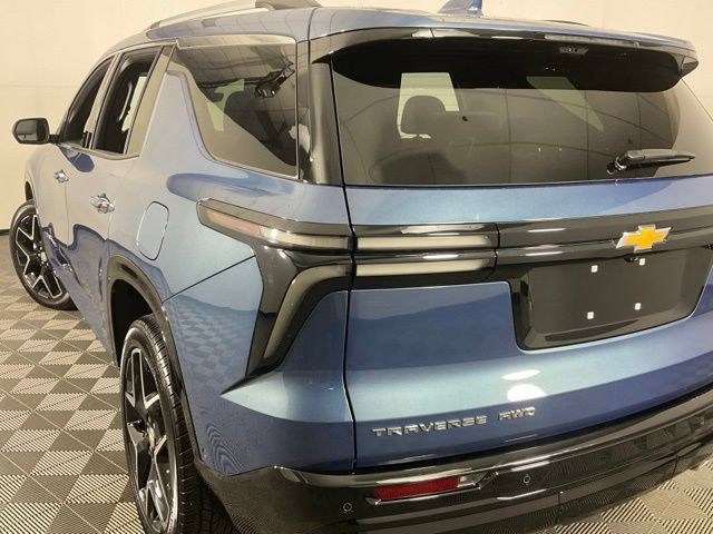 Used 2025 Chevrolet Traverse High Country AWD/4WD image 36