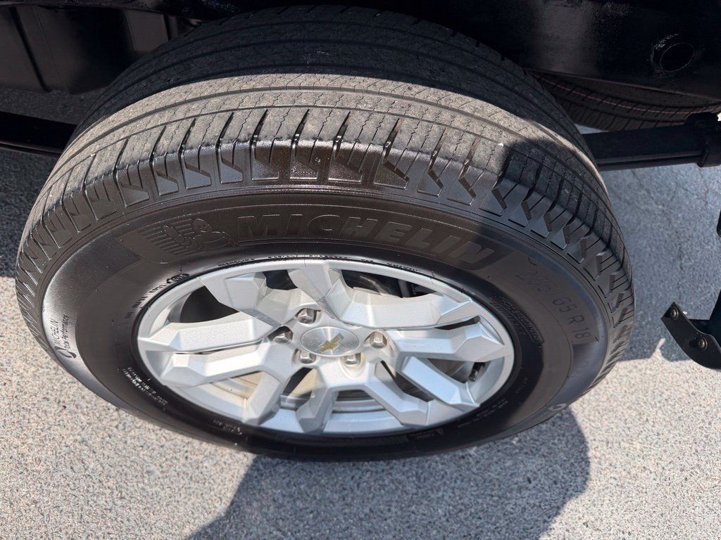 Used 2023 Chevrolet Silverado 1500 LT AWD/4WD image 9