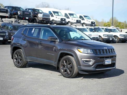 Used 2018 Jeep Compass Limited w/ Navigation Group AWD/4WD image 3