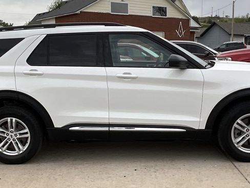 Used 2024 Ford Explorer XLT w/ Equipment Group 202A AWD/4WD image 4