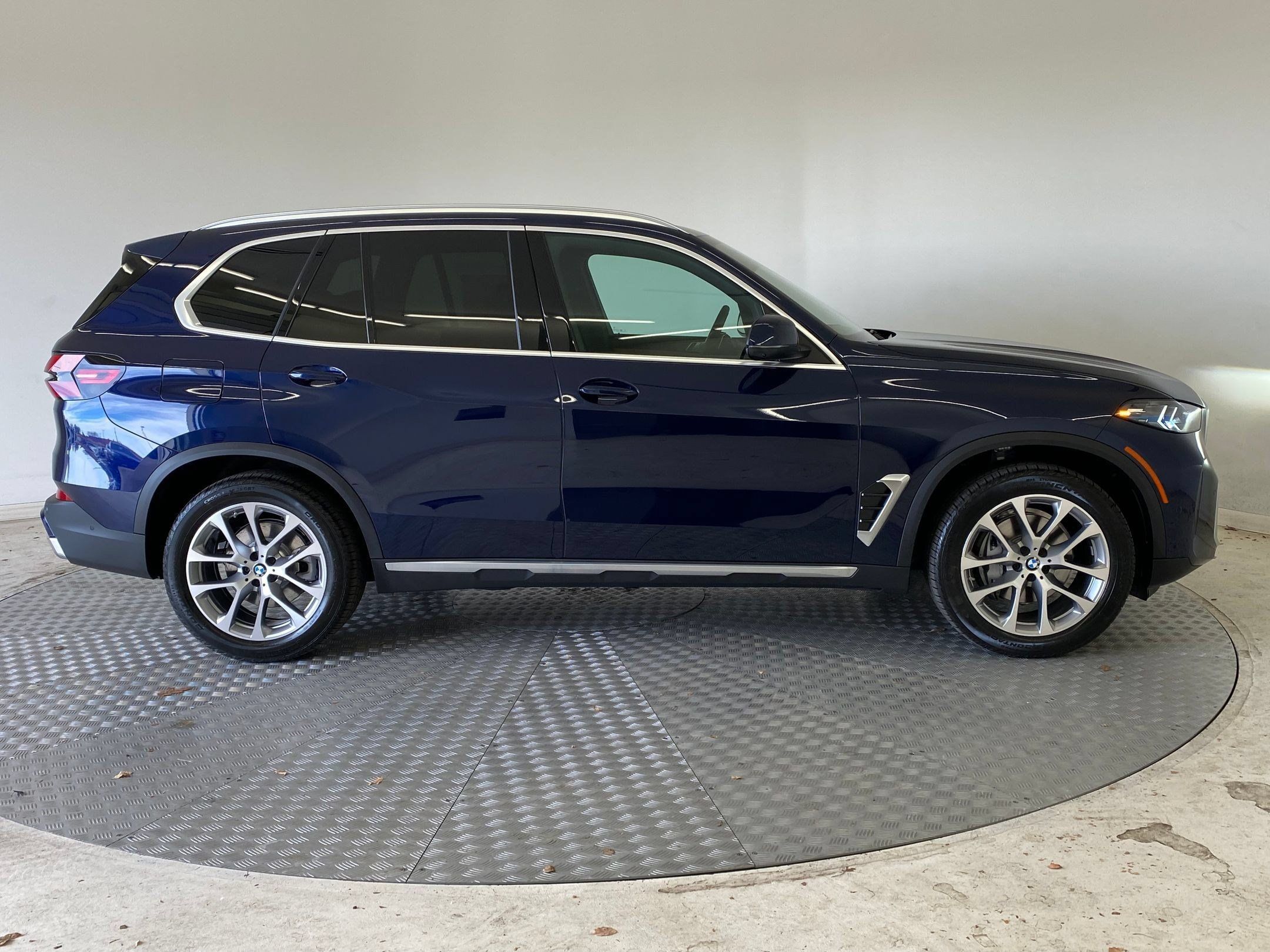 Used 2026 BMW X5 xDrive40i w/ Premium Package AWD/4WD image 7