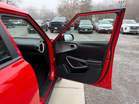 Used 2022 Kia Soul LX image 11