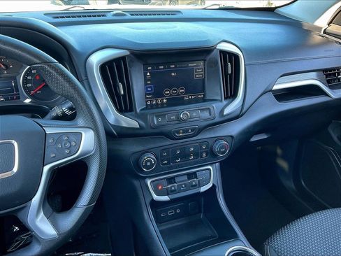 Used 2024 GMC Terrain SLE AWD/4WD image 17