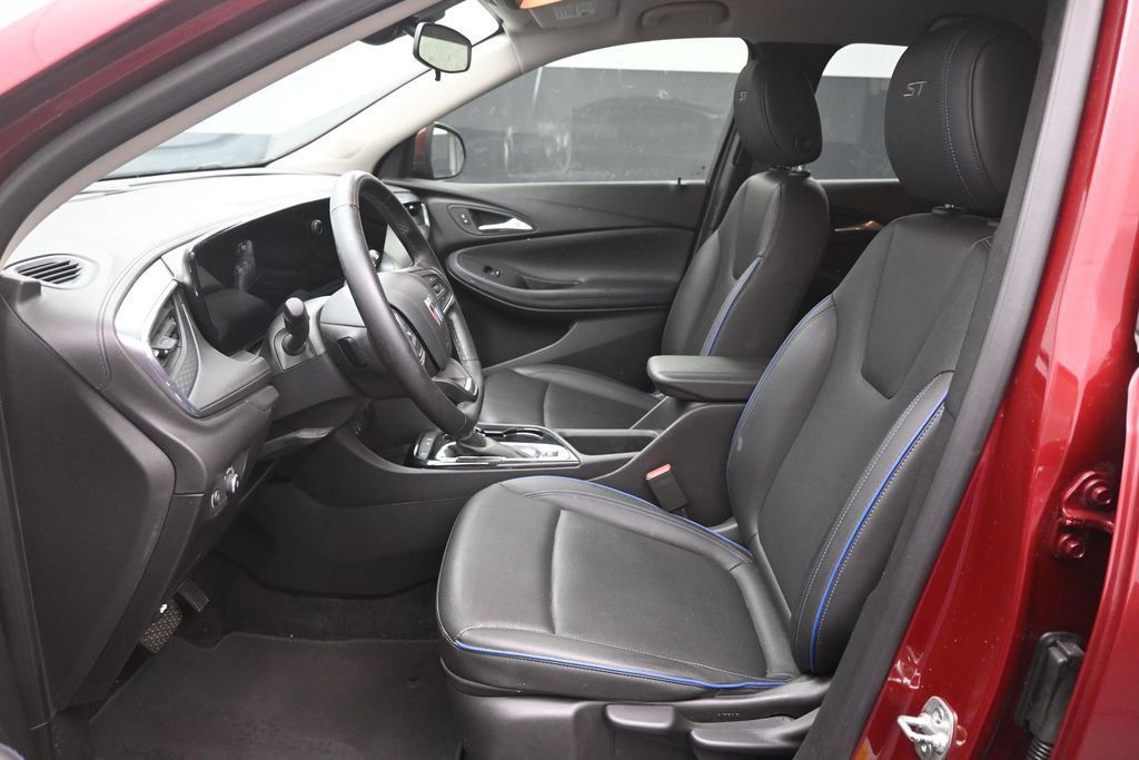 Used 2025 Buick Encore GX Sport Touring FWD image 18