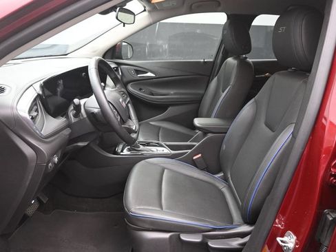 Used 2025 Buick Encore GX Sport Touring FWD image 18