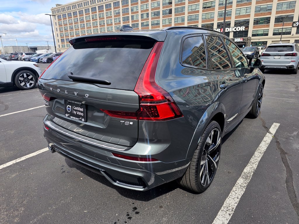 Certified 2026 Volvo XC60 T8 Ultra AWD/4WD image 3