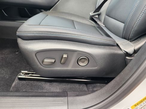 New 2026 Chevrolet Equinox EV LT image 25