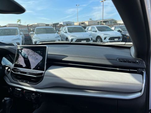 Used 2025 Jeep Compass Limited image 35