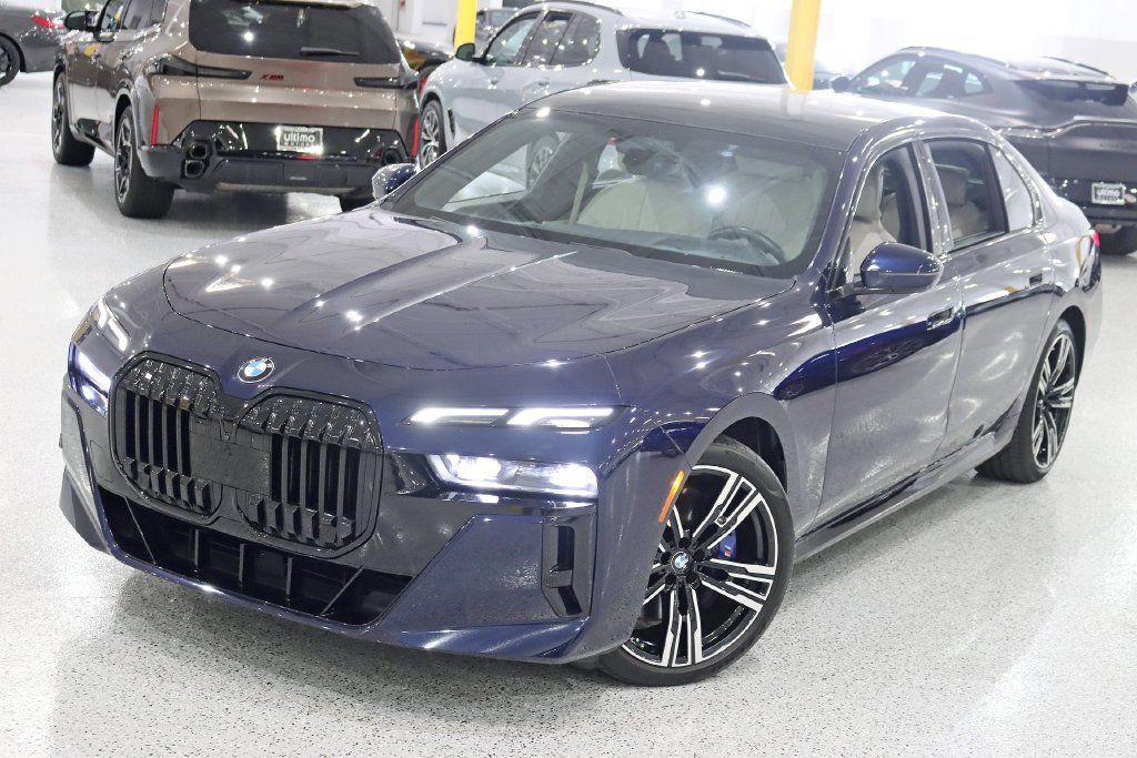 Used 2023 BMW 760i xDrive w/ Luxury Rear Seating Package AWD/4WD image 5