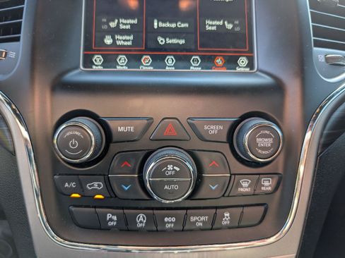 Used 2019 Jeep Grand Cherokee Laredo AWD/4WD image 22