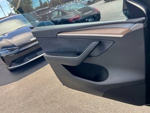 Used 2025 Tesla Model Y Performance AWD/4WD image 17