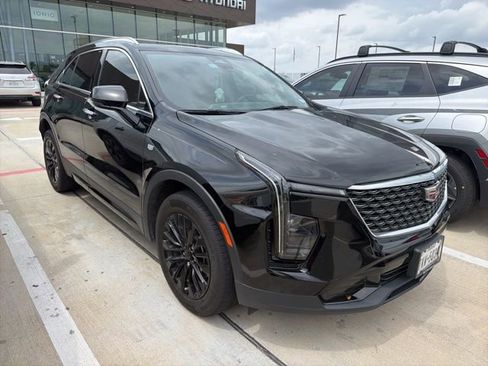 Used 2024 Cadillac XT4 Premium Luxury image 2