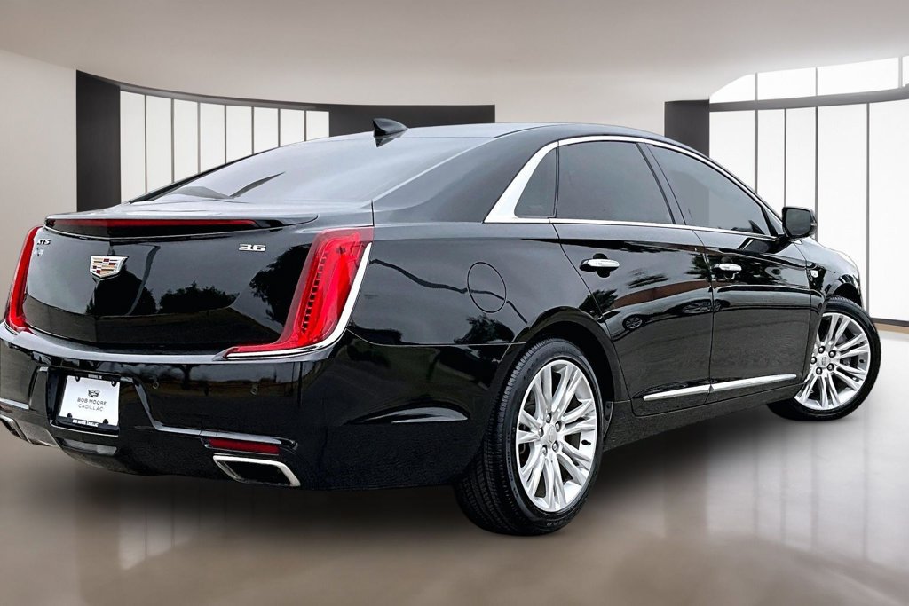 Used 2018 Cadillac XTS Luxury FWD image 2