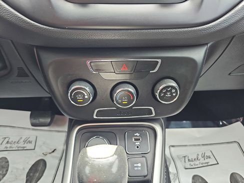 Used 2018 Jeep Compass Latitude w/ Trailer Tow Group AWD/4WD image 19
