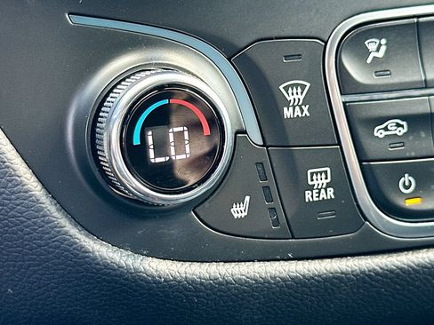 Used 2023 Chevrolet Equinox RS FWD image 19