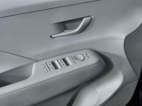 Used 2025 Hyundai Kona SEL FWD image 15
