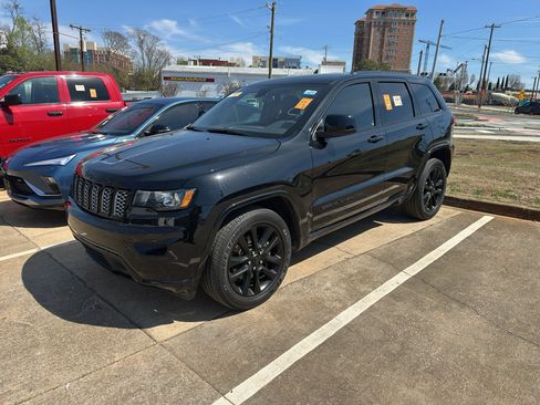 Used 2021 Jeep Grand Cherokee Laredo X image 8