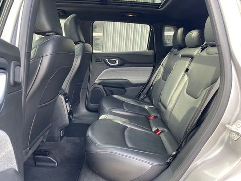 Used 2023 Jeep Compass Latitude w/ Sun and Sound Group AWD/4WD image 12