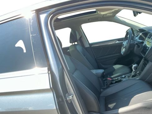 Used 2023 Volkswagen Tiguan SE w/ Panoramic Sunroof Package AWD/4WD image 15