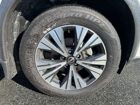 Used 2023 Nissan Rogue SV w/ SV Premium Package image 10