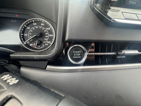 Used 2024 Mitsubishi Outlander SE image 18