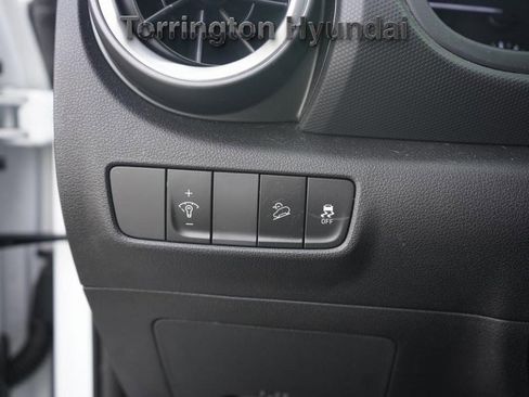 Certified 2022 Hyundai Kona SE image 21