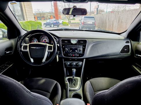 Used 2013 Chrysler 200 Touring image 2