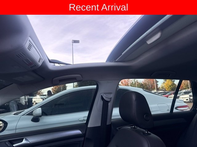 Used 2015 Volkswagen Golf S FWD image 4