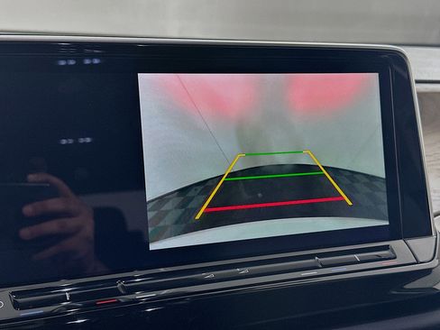 Used 2025 Volkswagen Atlas SE image 23