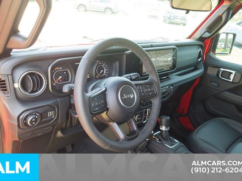 Used 2025 Jeep Gladiator Sport AWD/4WD image 14