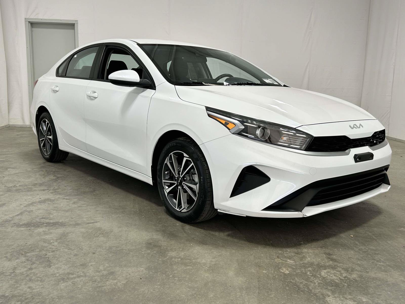 Used 2023 Kia Forte LXS FWD image 1