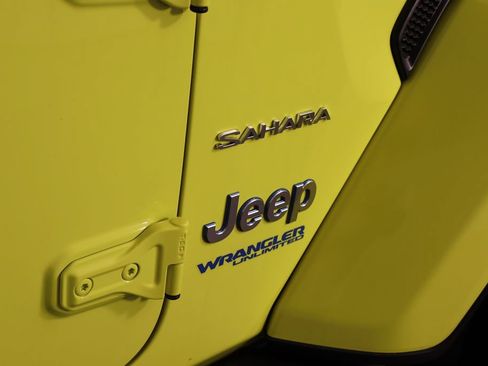 Used 2022 Jeep Wrangler Unlimited Sahara w/ Cold Weather Group AWD/4WD image 40