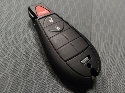 Used 2019 RAM 1500 Classic SLT image 32