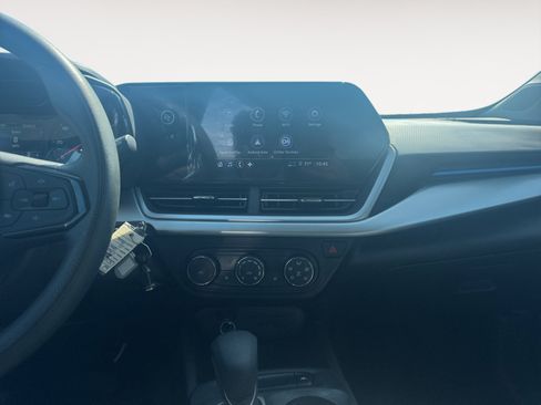 Used 2025 Chevrolet Trax LS w/ LS Convenience Package FWD image 11