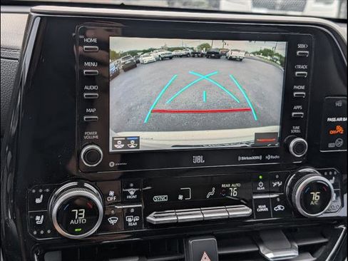 Used 2020 Toyota Highlander Limited image 11