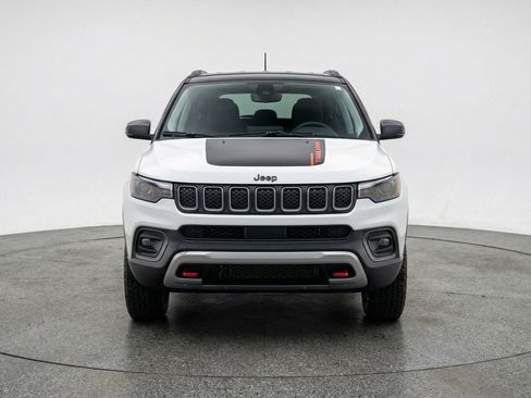 Used 2025 Jeep Compass Trailhawk AWD/4WD image 2
