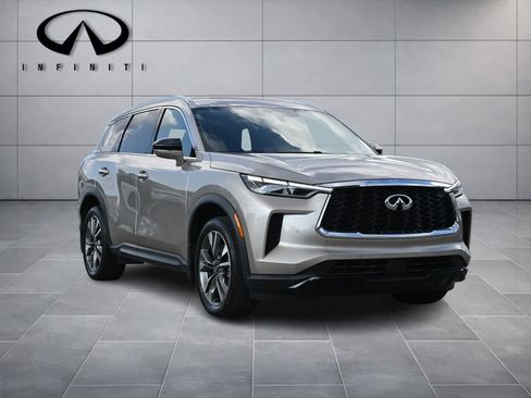 Certified 2023 INFINITI QX60 Luxe w/ Cargo Package FWD image 3