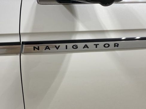 Certified 2025 Lincoln Navigator Reserve AWD/4WD image 29