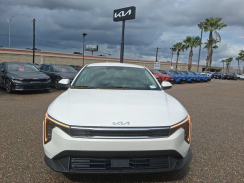 New 2026 Kia K4 FWD image 2