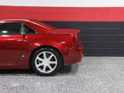 Used 2006 Cadillac XLR image 22