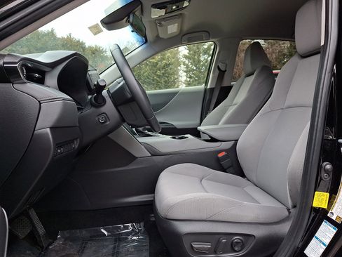 Used 2022 Toyota Venza LE image 8