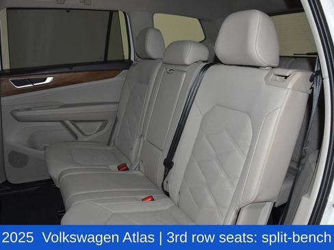 Used 2025 Volkswagen Atlas SE FWD image 30