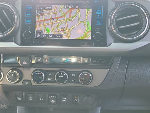 Used 2018 Toyota Tacoma TRD Pro AWD/4WD image 5
