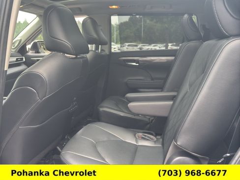 Used 2023 Toyota Highlander Platinum AWD/4WD image 25