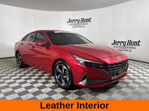 Used 2023 Hyundai Elantra Limited w/ Preferred Accessory Package FWD image 4