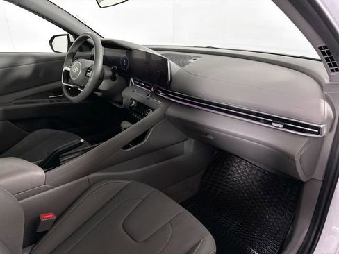 Used 2024 Hyundai Elantra SEL image 28